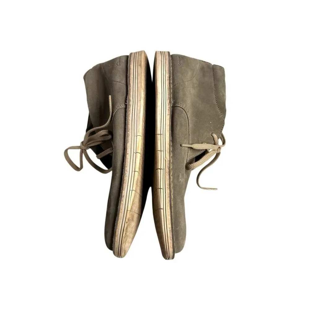 Clark’s Collection green suede forge stride chukka boots size 9